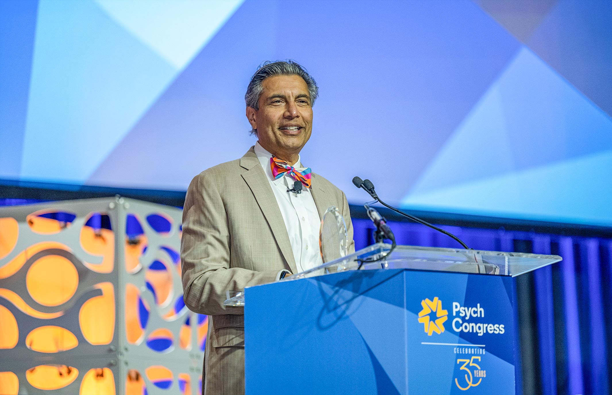 Speaker at the Psych Congress podium